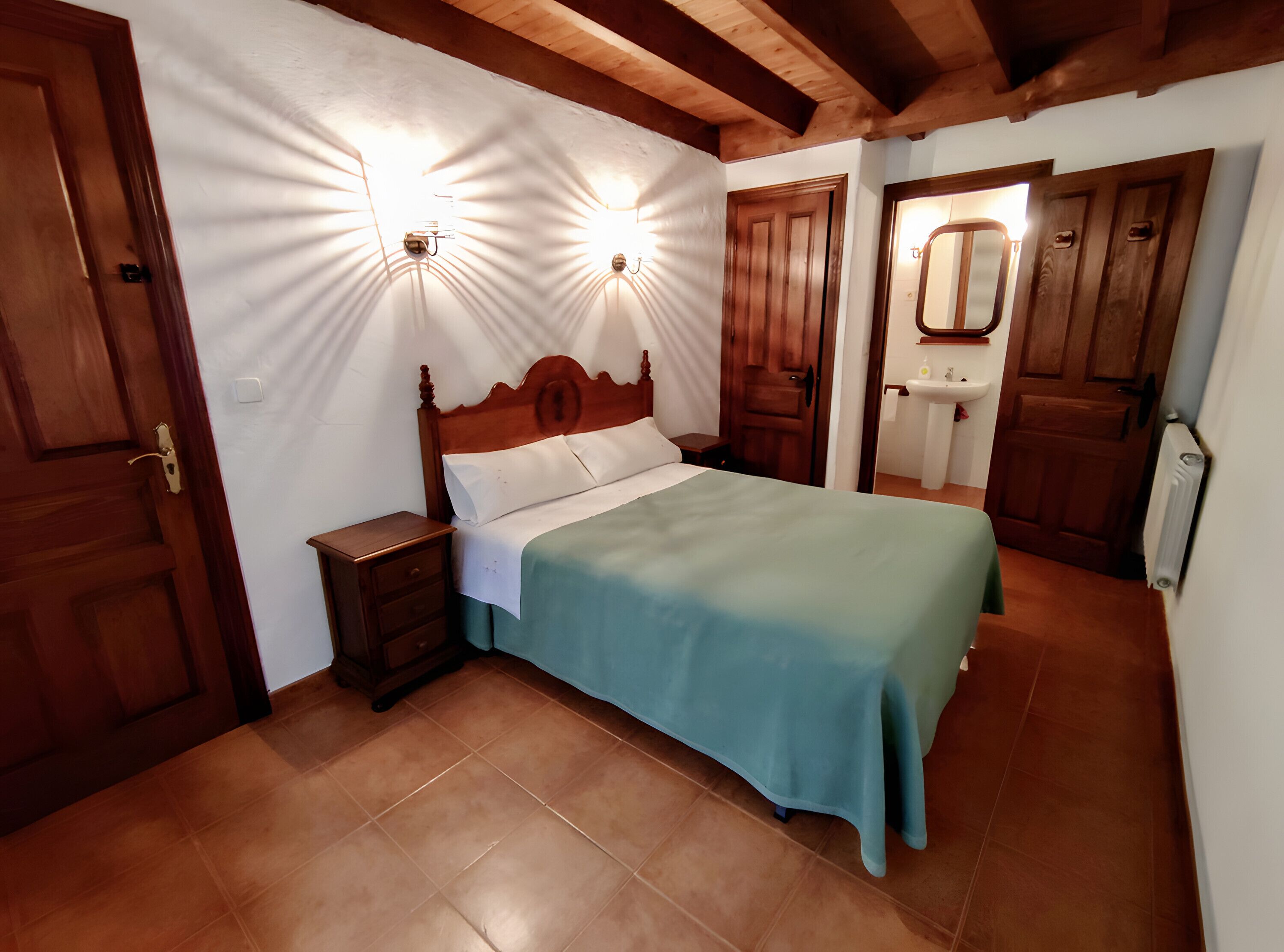 3 habitaciones, tabla de planchar con plancha y wifi gratis 