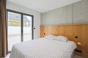 5 bedrooms, iron/ironing board, free WiFi, bed sheets - Villa 'Ker Marie' with Sea View, Private Terrace and Wi-Fi (Locquirec)