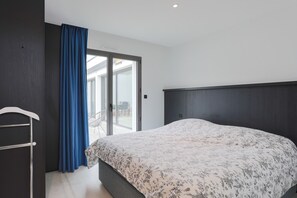5 bedrooms, iron/ironing board, free WiFi, bed sheets - Villa 'Ker Marie' with Sea View, Private Terrace and Wi-Fi (Locquirec)