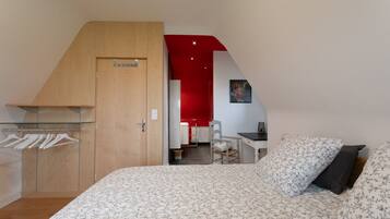 5 Schlafzimmer, BĂŒgeleisen/BĂŒgelbrett, kostenloses WLAN, BettwĂ€sche