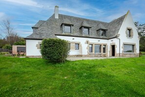 Exterior - Villa 'Ker Louise' with Sea View, Shared Terrace and Wi-Fi (Locquirec)