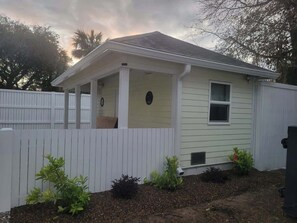 Exterior - 2/2 sleeps 6 fully remodeled home (Tybee Island)