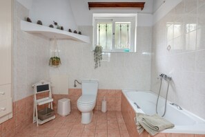 Ducha, secador de pelo y toallas