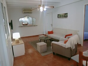 Living area - Rural house 'Casa Rural San Antón' with mountain views (Quesa)
