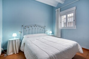 3 habitaciones, tabla de planchar con plancha, wifi y ropa de cama 