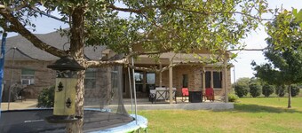 Peaceful Lakeside Gem near San Antonio