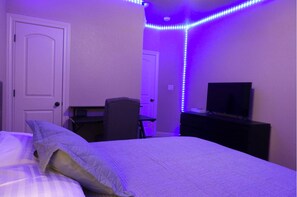 4 bedrooms, desk, WiFi, bed sheets