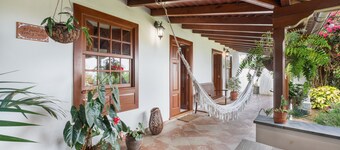 Maison de vacances 'El Bebedero De Los Sauces' avec vue sur la mer, piscine privée et Wi-Fi