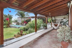 Terrace/patio - Holiday Home 'El Bebedero De Los Sauces' with Sea View, Private Pool and Wi-Fi (San Andrés y Sauces)