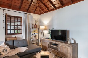 TV, fireplace - Holiday Home 'El Bebedero De Los Sauces' with Sea View, Private Pool and Wi-Fi (San Andrés y Sauces)