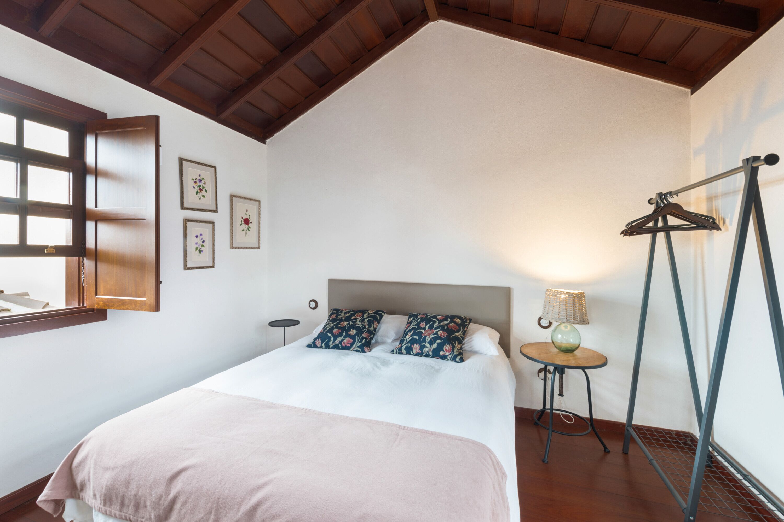 1 室のベッドルーム、アイロン / アイロン台、WiFi (無料)、ベッドシーツ