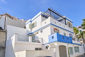 Exterior - Apartment 'La Casita Azul' with Shared Pool, Wi-Fi and Air Conditioning (Almuñécar)