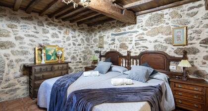 Country House 'Casa La Calleja' with Shared Terrace, Shared Garden and Wi-Fi