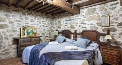 Country House 'Casa La Calleja' with Shared Terrace, Shared Garden and Wi-Fi