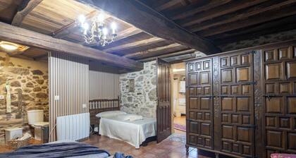 Country House 'Casa La Calleja' with Shared Terrace, Shared Garden and Wi-Fi