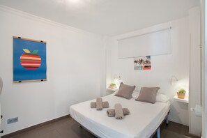 1 bedroom, iron/ironing board, free WiFi, bed sheets - Vacation Apartment 'Apartamento Yumbo Playa Del Ingles' with Shared Pool (San Bartolomé de Tirajana)