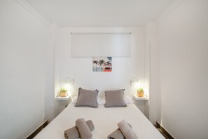 1 habitación, tabla de planchar con plancha, wifi gratis y ropa de cama 