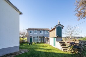 Exterior - Country House 'Apartamento La Calleja' with Shared Terrace, Shared Garden and Wi-Fi (Arzua)