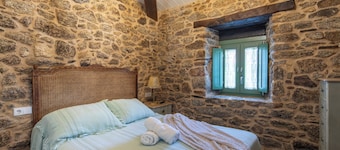 Country House 'La Caseta De Laura' with Shared Garden and Wi-Fi