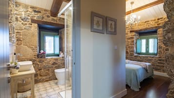 Suihku, hiustenkuivaaja, pyyhkeet