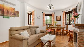 Tv, pejs, dvd-afspiller, stereoanlæg