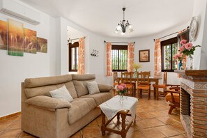 TV, fireplace, DVD player, stereo