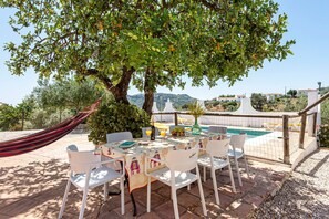 Outdoor dining - Country House 'La Casita Del Garrobo' with Mountain View, Wi-Fi and Air Conditioning (Comares)