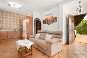 TV, fireplace, DVD player, stereo