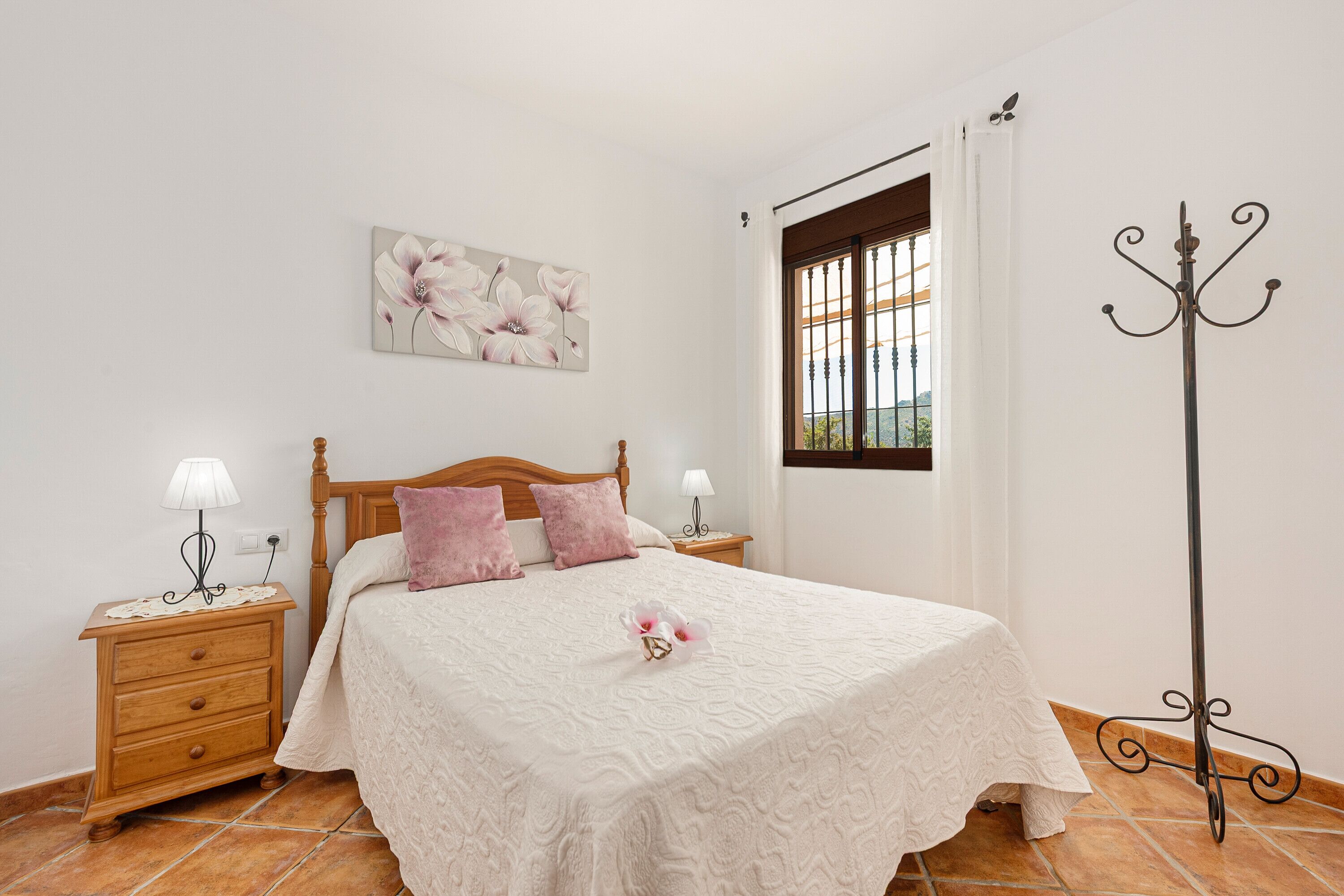 3 slaapkamers, een strijkplank/strijkijzer, gratis wifi, beddengoed