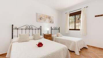 3 bedrooms, iron/ironing board, free WiFi, bed sheets