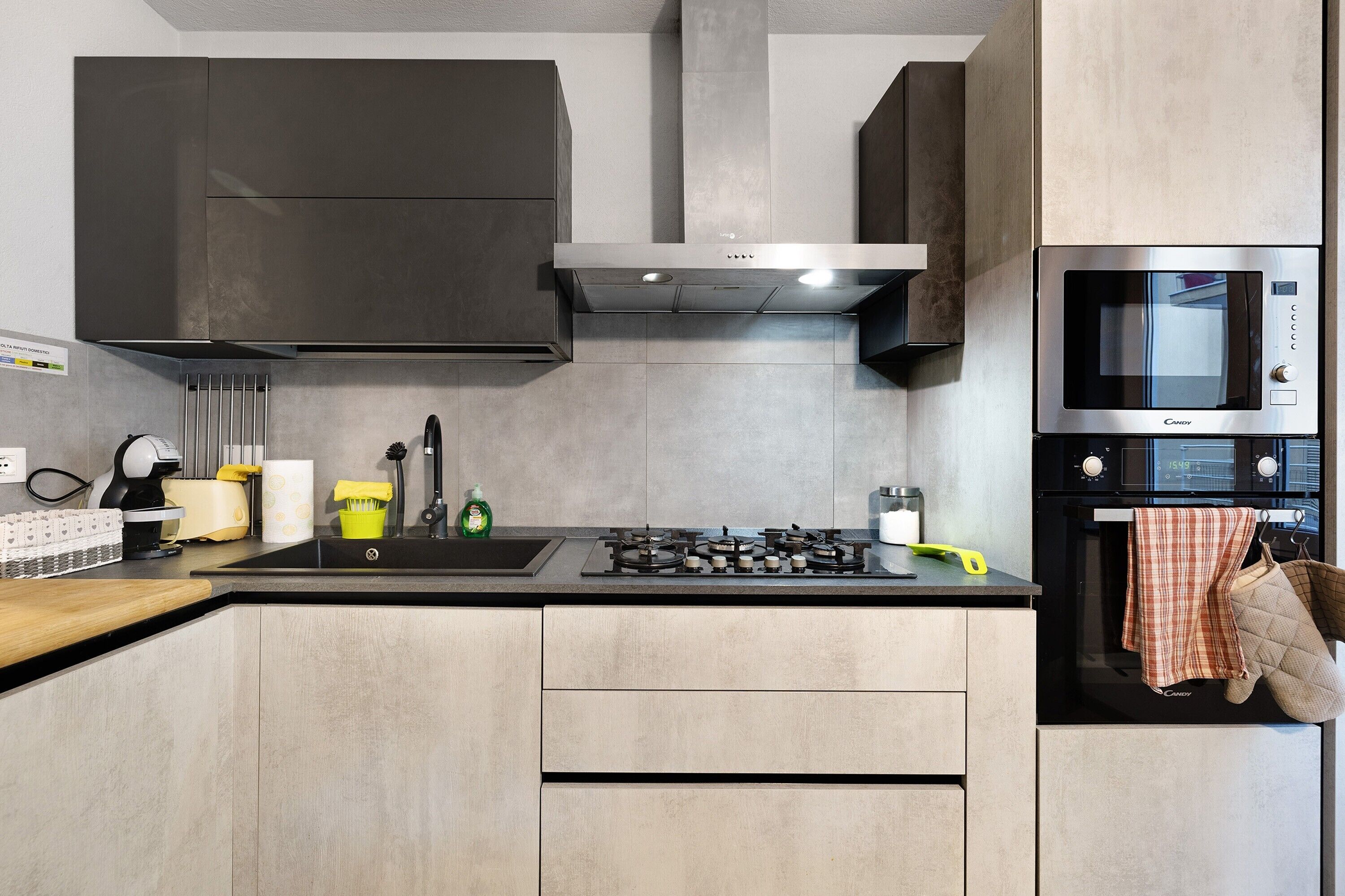 Refrigerador, microondas, horno, placa de cocina