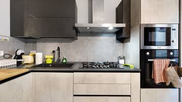 Refrigerador, microondas, horno, placa de cocina