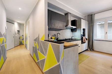 Fridge, microwave, oven, stovetop. Apartment 'Casa Al Boschetto' with Wi-Fi