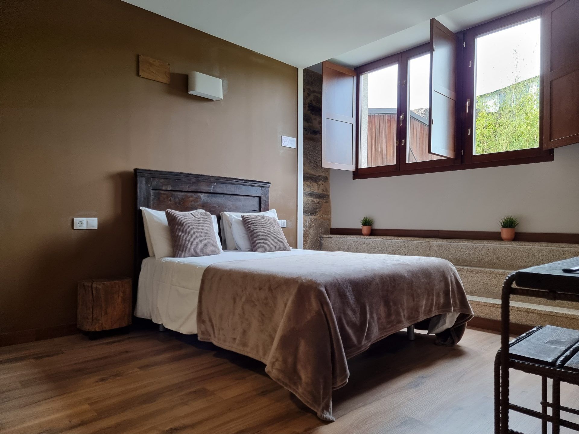 3 habitaciones, tabla de planchar con plancha y wifi gratis 