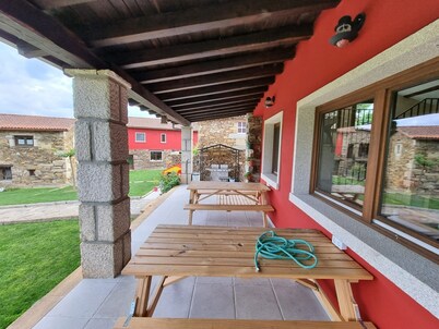 Casa rural 'Aldea Rural A Cortiña Casa' con vistas a la montaña, piscina compartida y Wi-Fi