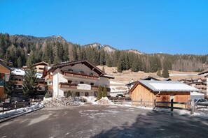 Exterior - Room 'Camera Superior Campanula' with Mountain View, Shared Terrace and Wi-Fi (Campitello di Fassa)
