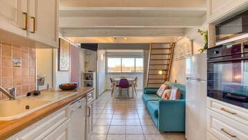 雪櫃、微波爐、焗爐、爐具