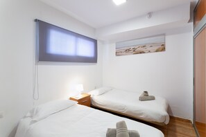 1 habitación, tabla de planchar con plancha, wifi gratis y ropa de cama 