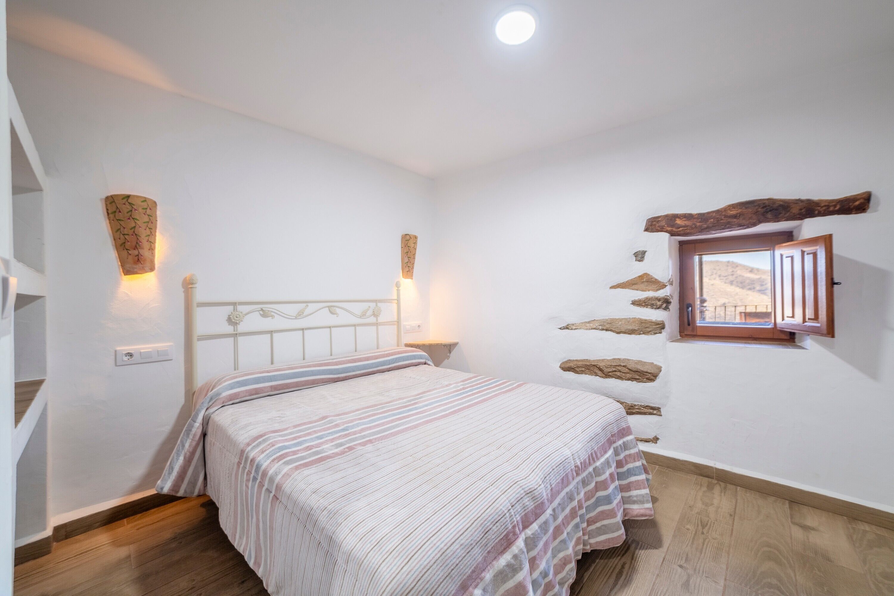 3 bedrooms, free WiFi, bed sheets, wheelchair access
