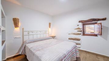 3 bedrooms, free WiFi, bed sheets, wheelchair access