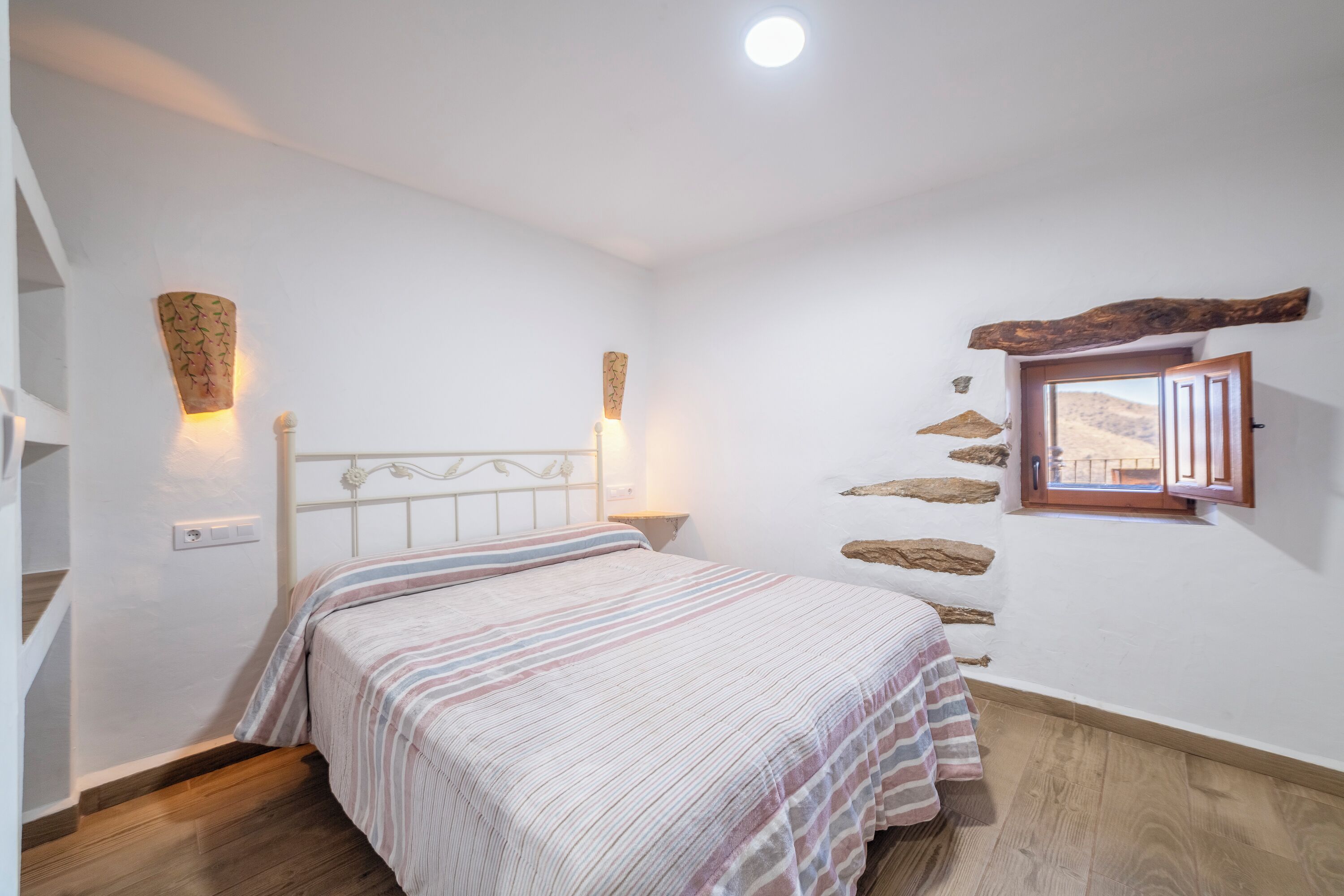 3 bedrooms, free WiFi, bed sheets, wheelchair access