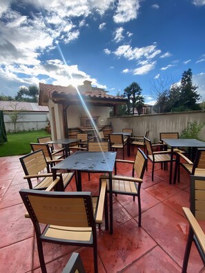 Outdoor dining - Villa 'Perla Etxea' with Mountain View, Private Terrace and Wi-Fi (Elizondo)