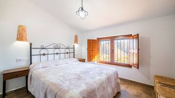 3 bedrooms, free WiFi, bed sheets
