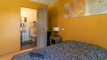 1 slaapkamer, een strijkplank/strijkijzer, gratis wifi, beddengoed