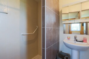 Bruser, hårtørrer, håndklæder