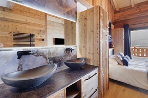 5 Schlafzimmer, Bügeleisen/Bügelbrett, kostenloses WLAN, Bettwäsche