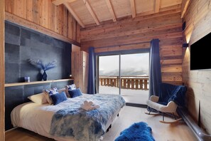 5 bedrooms, iron/ironing board, free WiFi, bed sheets - Chalet 'G2' with Lake View, Private Terrace and Wi-Fi (Les Angles)