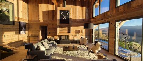 Televisie en een open haard