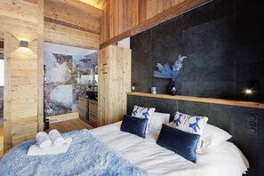 5 bedrooms, iron/ironing board, free WiFi, bed sheets - Chalet 'G2' with Lake View, Private Terrace and Wi-Fi (Les Angles)