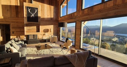 Chalet 'G2' with Lake View, Private Terrace and Wi-Fi
